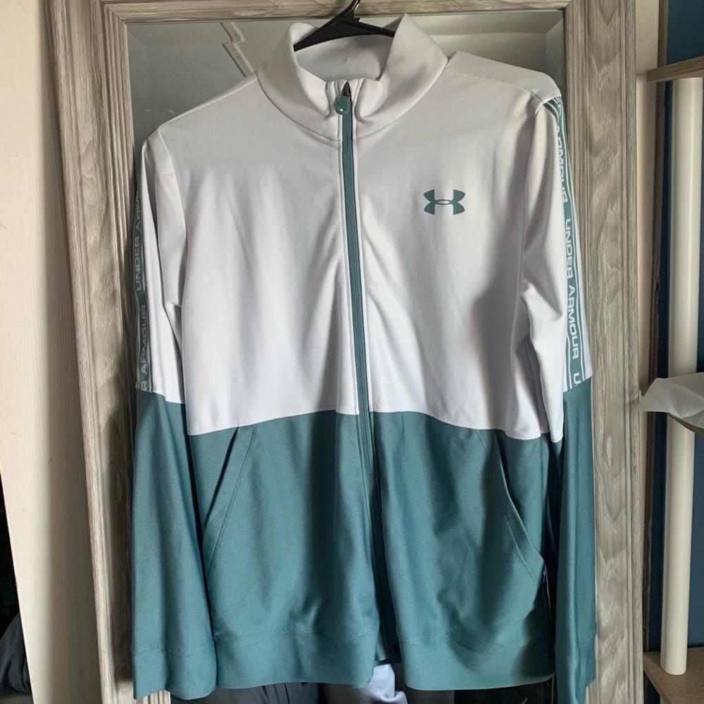 Under Armour Youth XL zip up sweater